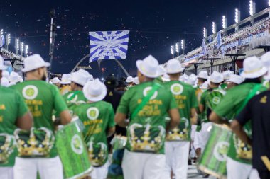 Rio de Janeiro, Brezilya 'daki Imperatriz Leopoldinense Samba Okulu - 13 Mart 2022: Rio de Janeiro' daki Marques de Sapucai Sambodromo 'da Imperatriz Leopoldinense Samba Okulu.