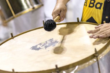 Rio de Janeiro, Brezilya 'daki Sao Clemente Samba Okulu - 13 Mart 2022: Rio de Janeiro' daki Marques de Sapucai sambadrome 'da Sao Clemente Samba Okulu.