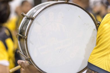 Rio de Janeiro, Brezilya 'daki Sao Clemente Samba Okulu - 13 Mart 2022: Rio de Janeiro' daki Marques de Sapucai sambadrome 'da Sao Clemente Samba Okulu.