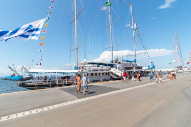 Latinoamerica yelkenli teknesi Rio de Janeiro, Brezilya - 17 Ocak 2021: Velas Latinoamerica 2022 yelkenlileri Rio de Janeiro 'da demirledi.