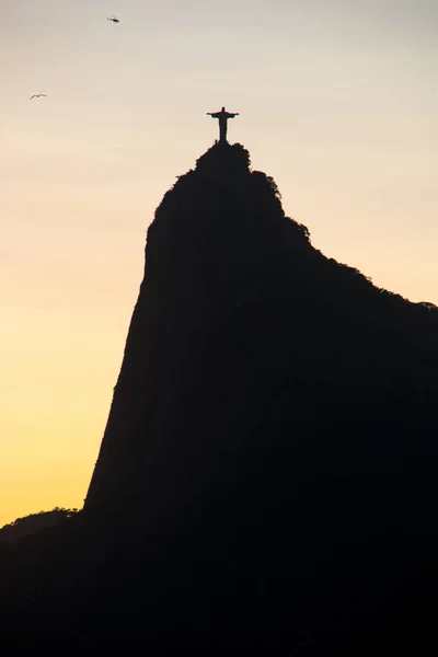 2022年2月28日 巴西里约热内卢基督救世主的轮廓 从巴西里约热内卢Urca区看到基督救世主的轮廓 — 图库照片