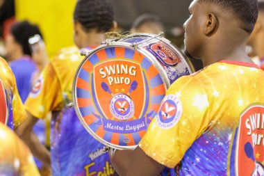 Rio de Janeiro, Brezilya 'daki Marques de Sapucai' de Vigario Geral samba okulunun teknik provası - Nisan 04, 2022: Rio de Janeiro 'daki Marques de Sapucai sambodromunda akademisyenler de Vigario Geral samba okulu geçidi.