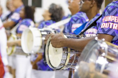 Rio de Janeiro, Brezilya 'daki Marques de Sapucai' de bulunan Samba Okulu Uniao da Ilha do Governador 'un teknik provası - Nisan 04, 2022: Samba okulu Uniao a Ilha do Governador in the Marques de Sapucai sambadrome in Rio de Janeiro.