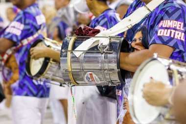 Rio de Janeiro, Brezilya 'daki Marques de Sapucai' de bulunan Samba Okulu Uniao da Ilha do Governador 'un teknik provası - Nisan 04, 2022: Samba okulu Uniao a Ilha do Governador in the Marques de Sapucai sambadrome in Rio de Janeiro.