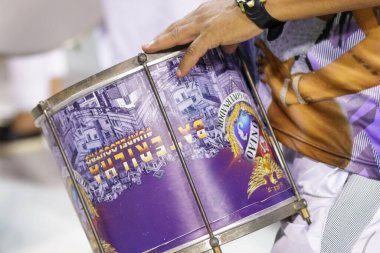 Rio de Janeiro, Brezilya 'daki Marques de Sapucai' de bulunan Samba Okulu Uniao da Ilha do Governador 'un teknik provası - Nisan 04, 2022: Samba okulu Uniao a Ilha do Governador in the Marques de Sapucai sambadrome in Rio de Janeiro.