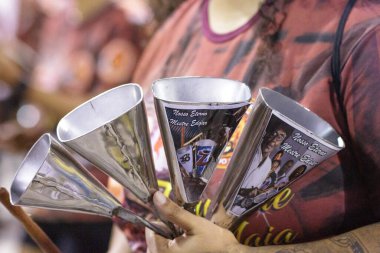 Rio de Janeiro, Brezilya 'daki Marques de Sapucai' de bulunan samba okulu Estacio de Sa 'nın teknik provası - Nisan 04, 2022: Rio de Janeiro' daki Marques de Sapucai sambodromo 'da samba okulu Estacio de Sa' nın geçit töreni.