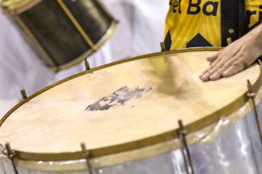 Rio de Janeiro, Brezilya 'daki Sao Clemente Samba Okulu - 13 Mart 2022: Rio de Janeiro' daki Marques de Sapucai sambadrome 'da Sao Clemente Samba Okulu.