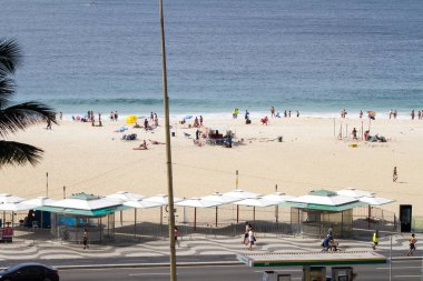 Rio de Janeiro, Brezilya 'daki Copacabana Plajı - 19 Mart 2022: Rio de Janeiro' daki Copacabana Sahili.