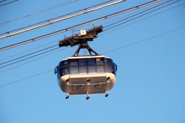 Rio de Janeiro, Brezilya 'da Sugarloaf Kablo Arabası - 02 Mart 2022: Rio de Janeiro' daki Urca mahallesinden görülen Sugar Loaf Kablo Arabası.