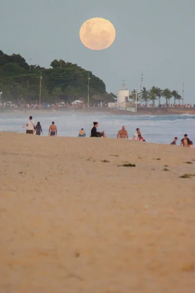 Full Moonrise Seen Ipanema Beach Rio Janeiro Brazil April 2022 — Φωτογραφία Αρχείου