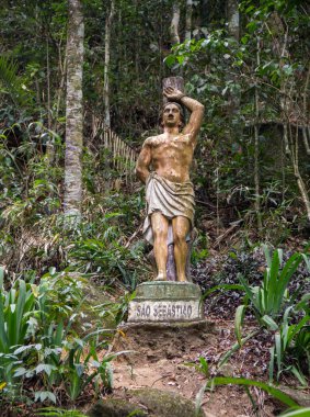 Rio de Janeiro, Brezilya 'daki San Sebastian heykeli - 07 Mart 2015: Rio de Janeiro şehrinin koruyucu azizi San Sebastian' ın resmi.