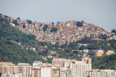 Rocinha Favela, Rio de Janeiro 'daki Rodrigo de Freitas Gölü manzaralı..
