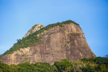 Rio de Janeiro 'da İki Tepe Kardeş.