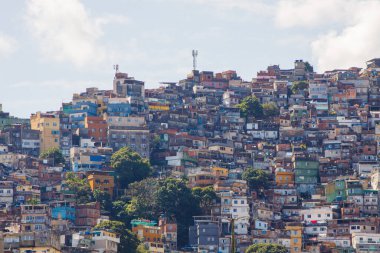 Rio de Janeiro, Brezilya 'daki Rocinha favela - 09 Mayıs 2022: Rio de Janeiro' daki Sao Conrado Mahallesi 'nden Rocinha gecekondu mahallesi.