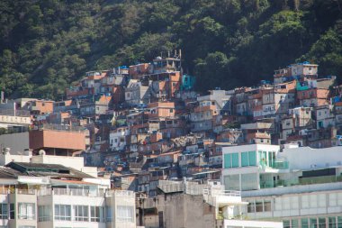 Rio de Janeiro 'daki Cantagalo Tepesi.