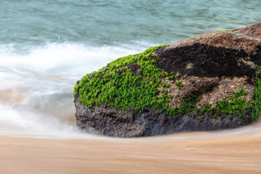 Rio de Janeiro Brezilya 'daki Red Beach Urca' da suda taş var..