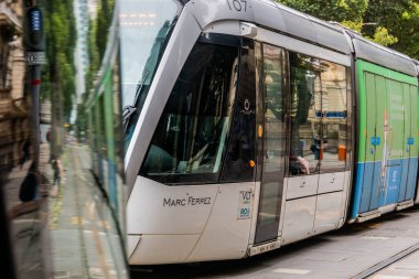 Rio de Janeiro, Brezilya şehir merkezindeki VLT treni - 11 Eylül 2022 Rio de Janeiro şehir merkezindeki caddelerden geçen VLT treni.