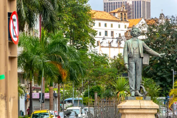 ジャネイロのダウンタウンにあるカルロス ゴメス像 2022年9月11日 リオデジャネイロのダウンタウンにあるテアトロ シティにあるカルロス ゴメス像 — ストック写真
