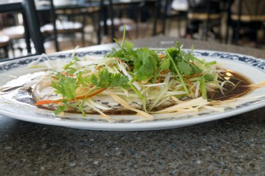 koyu soya sosu ile haşlanmış snowfish (gindara balığı, siyah morina)