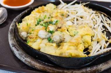 Kızarmış istiridye kek demir sıcak plaka (kızarmış istiridye omlet görev yaptı.)