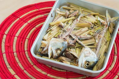 Fishbone limon ile ızgara uskumru balığı