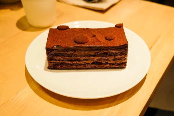 Серьезно темный шоколадный торт — стоковое фото