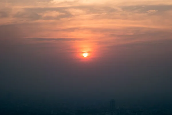 Uitzicht op Sunset Bangkok stadsgezicht, Bangkok de hoofdstad van Thailand — Stockfoto