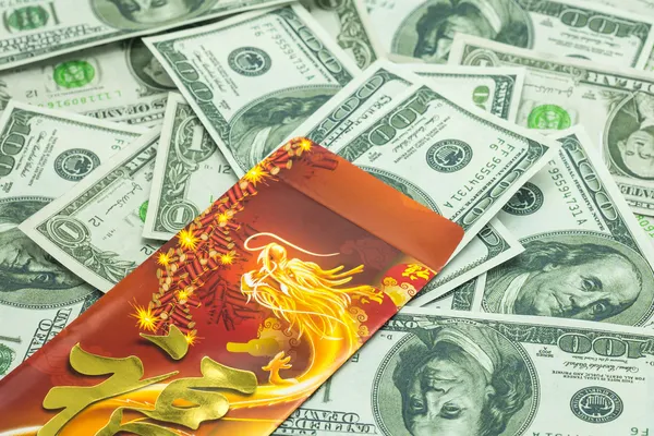 Chinese New Year Dragon Red Envelope and Dollars — Stock Photo, Image