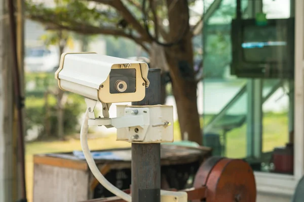 CCTV kamera framför byn, residence — Stockfoto