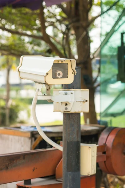 Kamera CCTV di depan desa, kediaman — Stok Foto