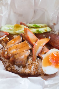 gevrek kavrulmuş göbek domuz etli pilav (kırmızı domuz eti pilav, kızarmış domuz eti pilav)