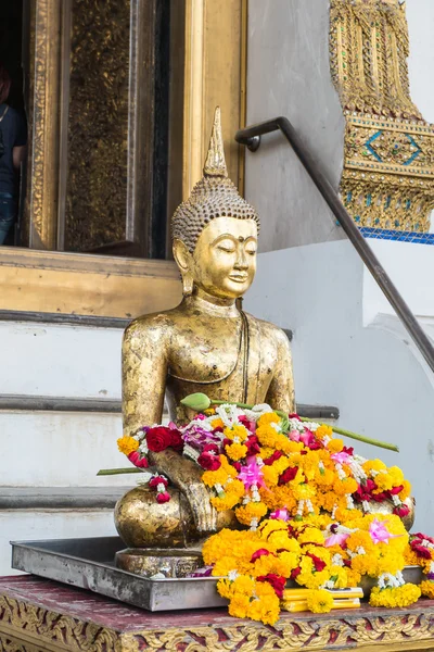 Golden buddha at Wat Suthat Thepphawararam is a royal temple in Bangkok,Thailand — Stock Photo, Image