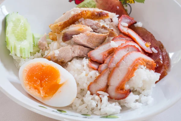 Crispy roasted belly pork and rice (Red-pork rice, Crispy pork rice) — Stock Photo, Image