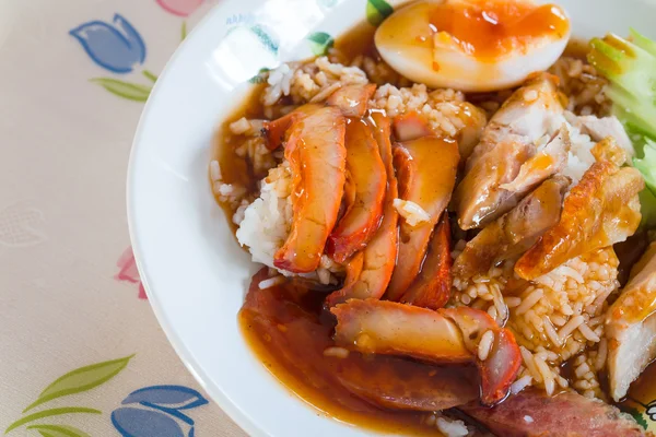 Crispy roasted belly pork and rice (Red-pork rice, Crispy pork rice) — Stock Photo, Image