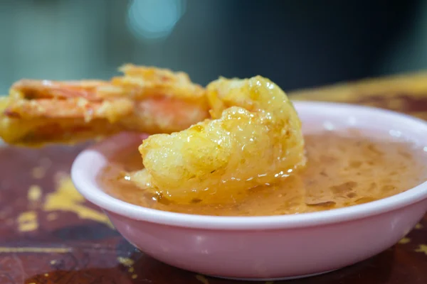 Batter-fried prawns in Plum sauce — Stock Photo, Image