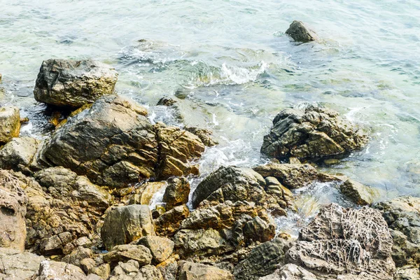 Rocks and clear sea - Lan island(Koh lan) Thailand — Stock Photo, Image