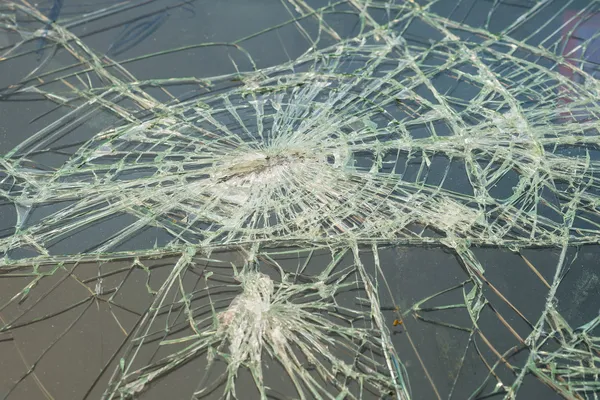 The broken windshield in car accident — Stock Photo, Image