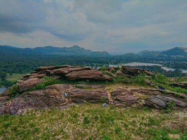 hill top rocks view point