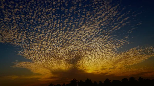 sunset cloud pattern in nature