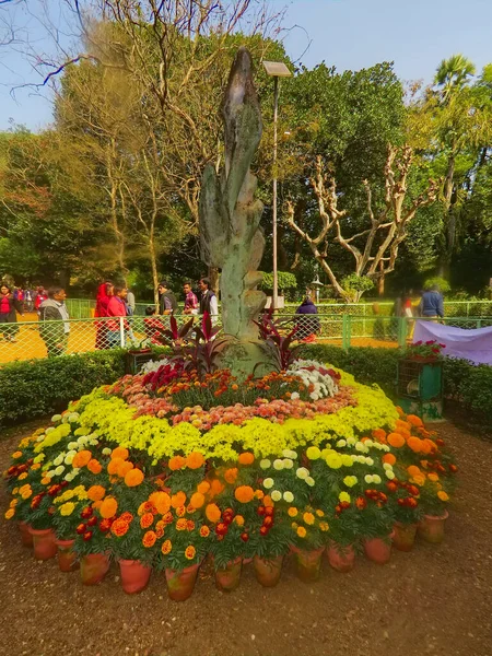 Rzeźba Ogrodzie Kwiatami Muzeum — Zdjęcie stockowe