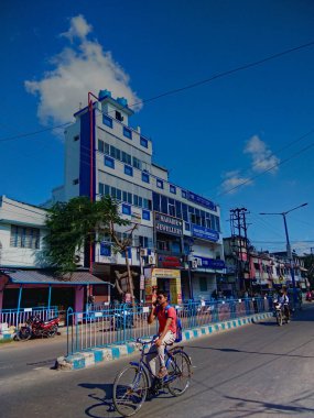 25.09.2021 Raiganj Batı Bengal Hindistan, Batı Bengal Hindistan sokak manzaralı