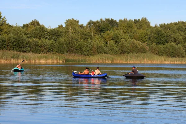 Rest Lake People Swim Boats — Zdjęcie stockowe