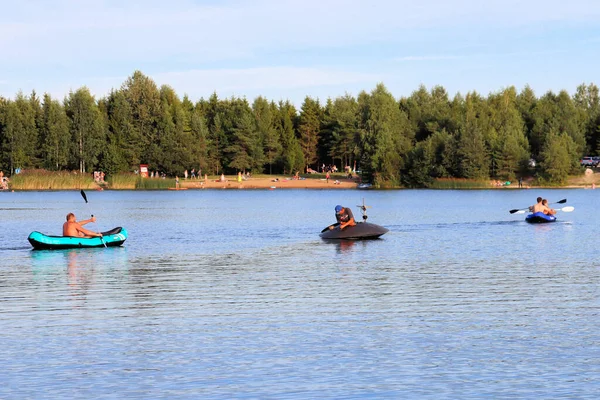 Rest Lake People Swim Boats — 图库照片