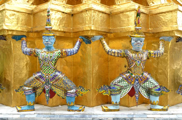 Magnífico Golden Stupa, Wat Phra Kaew, Bancoc Fotografia De Stock