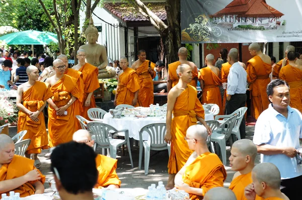 Cerimonia di ordinazione buddista tailandese — Foto Stock