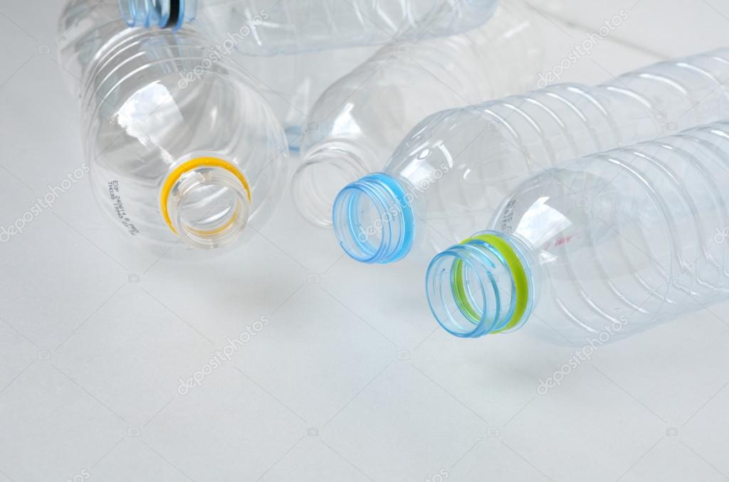 Leere Plastikflaschen Aus Polycarbonat Stockfotografie Lizenzfreie Fotos C Atmoomoo 33774487 Depositphotos