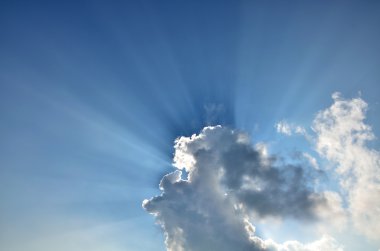 Taşlı üzerinde gün ışığı kırma dalgalar