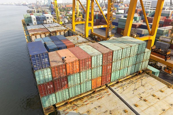 Puerto de atraque de buques de contenedores — Foto de Stock