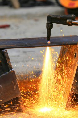 sac kesme gaz makine tarafından