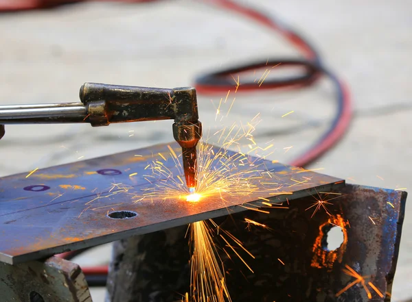 Steel plate cutting by gas machine — Stock Photo, Image